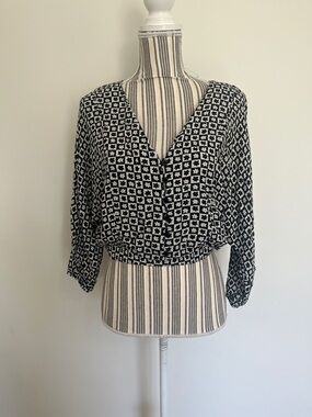 Kendall & Kylie - Black and White Geometric Floral V-Neck Blouse